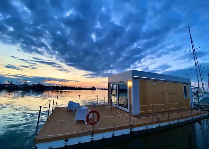 Aqua - Houseboat Experience 船屋 朱利亚诺瓦