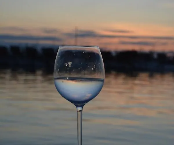 Aqua - Houseboat Experience 船屋 *