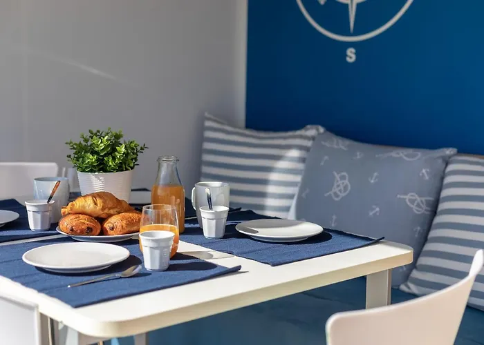 Aqua - Houseboat Experience 船屋