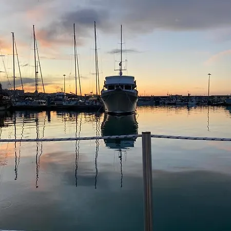 Aqua - Houseboat Experience Botel Giulianova