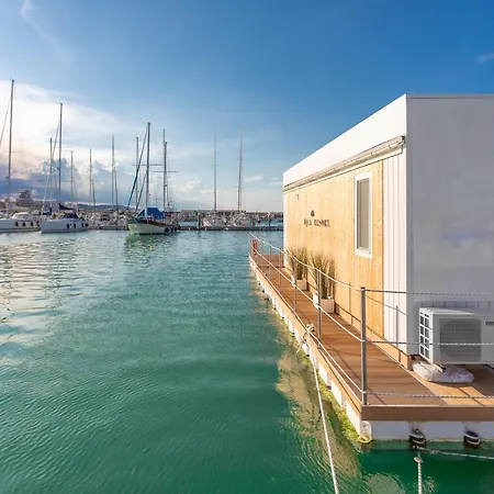 Botel Aqua - Houseboat Experience Giulianova