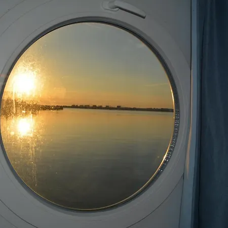 Botel Aqua - Houseboat Experience Giulianova