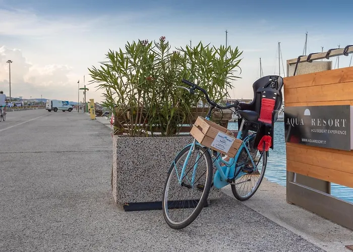 Aqua - Houseboat Experience Botel