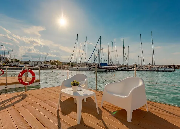 Botel Aqua - Houseboat Experience *