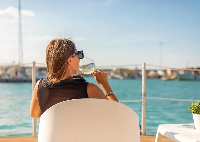 Botel Aqua - Houseboat Experience Giulianova