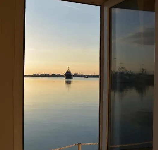 Aqua - Houseboat Experience