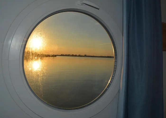 Botel Aqua - Houseboat Experience Giulianova